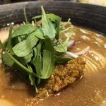 ラーメン屋 トイ・ボックス - ルッコラ、肉味噌、アーリーレッド