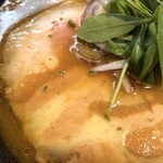 ラーメン屋 トイ・ボックス - 大判チャーシュー、山椒