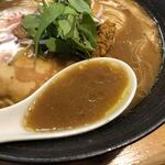 ラーメン屋 トイ・ボックス - 味噌スープ