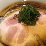 ラーメン屋 トイ・ボックス - チャーシューに九条ネギ