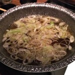 こだわりサワー・博多料理とお鍋 菜々や - 葱を入れた鍋