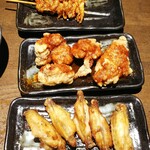 Taishuu Izakaya Toriichizu - 「秘伝かわ串赤(レッド)￥90✕2本、鶏の唐揚げ赤（レッド）4個￥280、チキンボーン￥59✕5本」