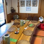 おおもり - 内部。この後すぐにお客さんでいっぱいになりました。