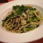 ウン・パッソ - 春キャベツ、シラスとヒジキのパスタ