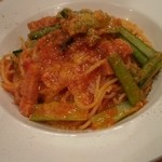 ウン・パッソ - 小松菜とハムのトマトソース・パスタ