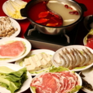 平日休日共にランチ・ディナーで営業しております。