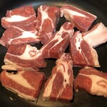 東洋肉店 - 「北海道浦臼町産サフォークラム」肩バラ肉