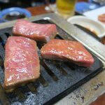 龍園 - ステーキ焼いています