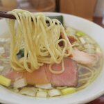 全粒粉入りの自家製麺です