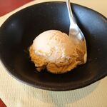 ステーキハウス 秀 - デザートのアイスクリーム　2020.1