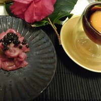 きみや 大阪本店  - キャビアユッケ きみや特製黄身醤油で