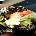 The Howard Plaza Hotel Kaohsiung - ブラックビーフバーガー断面