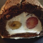 パティスリ・ル・スィエル - バナナロール（横から）