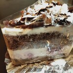 パティスリ・ル・スィエル - ショコラとチェリー（アップ）