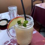 ベンガルタイガー - 季節のフルーツラッシー（りんご）
