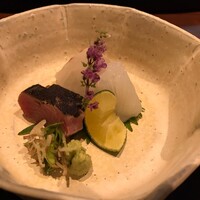 しらゆき - お造り
                    ヤリイカ、天然鯛、やいと鰹