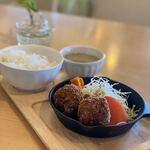 ハニームーンカフェ - チーズイン味噌メンチカツランチ