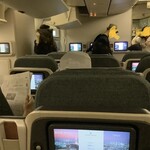 The Pier - ビジネスクラスには到底見えないシート配列。