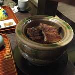 大國屋鰻兵衞 - 二段の皿でうなぎ到着