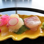 日本料理 鯉城 - ＜お造り＞愛媛産の鯛・鹿児島産のカンパチ