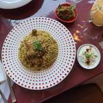 ベンガルタイガー - チキンビリヤニライス辛口、ナスのカレー、ライタ