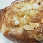 Pita Pan - アーモンドパン（アップ）