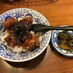 虹橋食堂 - ハーフとり丼セット