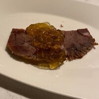 麤皮 - 牛のスネ肉を炊いて冷静にしたアミューズ