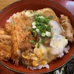 Kompira Udon - カツ丼のアップ！(2019年12月)