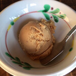 Ichuu - デザートは、コーヒー味のアイスクリーム
