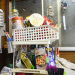 丸八酒店 - 角打定番の乾き物や駄菓子が揃っています