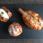 122992260 - 左からミントウィッチ、さつまいもとラムレーズン、クワトロドッグ