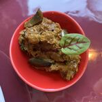 ベンガルタイガー - ナスのカレーを接写