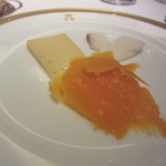 アピシウス - 熟成されたフランス産ナチュラルチーズをワゴンから