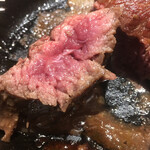 ステーキ宮 - 厚切りで肉肉しい味わいです！