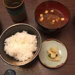 金鯱山 - ライス・赤だし・漬物