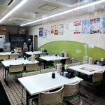 Gyouza No Oushou - 店内　テーブル席