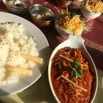 本格インドカレーの館 スパイス - パパの「マトンカレー３番」と「ライス大盛り」