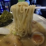 信濃神麺 烈士洵名 - 白味噌麺の麺リフト