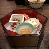 いせもん本店 - 五十鈴川弁当 一の段(小鉢三種(錦糸芋そぼろ味噌、嶺岡豆腐、しおから))