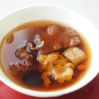 広東料理 センス - 高級乾燥きのこ 黄耳と楡耳の蒸しスープ