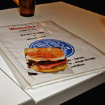 エスビーダイナー コウベ - テーブルの上のメニュー表