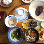 茶茶 - とろろ御膳・竹（￥1980）。いろいろ乗って豪華な気分、ごはんが食べきれないので、次回はちょっと要検討