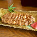 茶茶 - 長焼きとろろ（￥1080）。蒲焼のタレを使い、鰻のように焼き上げた一品