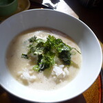 麦めし少なめ、とろろ多めのバランスが、お店の推奨。出汁が効いていて美味しい～