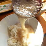 茶茶 - 栄養豊富な麦めしに、自然薯100％のとろろを、とろーりと♪