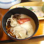 茶茶 - 蕎麦がちょっと付いてくるのが嬉しい。山菜に加え、トマトが乗るのは珍しい