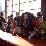 茶茶 - 飛騨地方の郷土玩具・土雛に見守られての食事