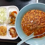 Ganso nyutantanmen honpo - タンタンメン、味噌餃子３つ、サラダ、キムチ