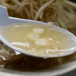 ラーメン - 塩ラーメン・ヤサイニンニク（700円）
